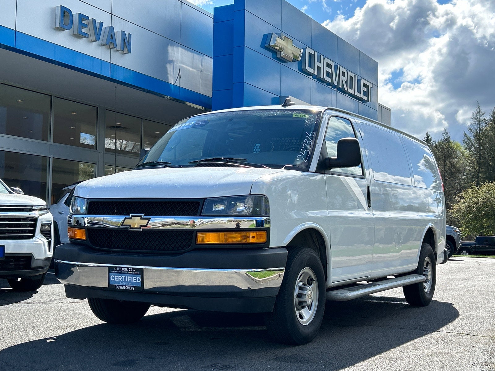 2024 Chevrolet Express Cargo 2500 WT
