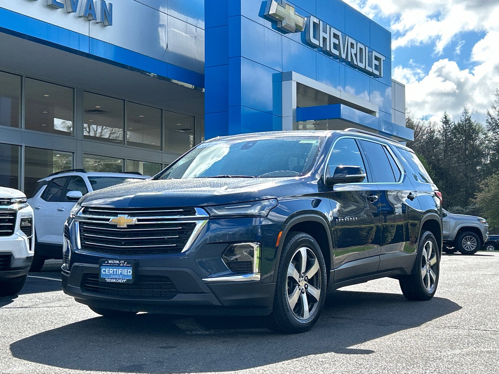 2023 Chevrolet Traverse LT Leather