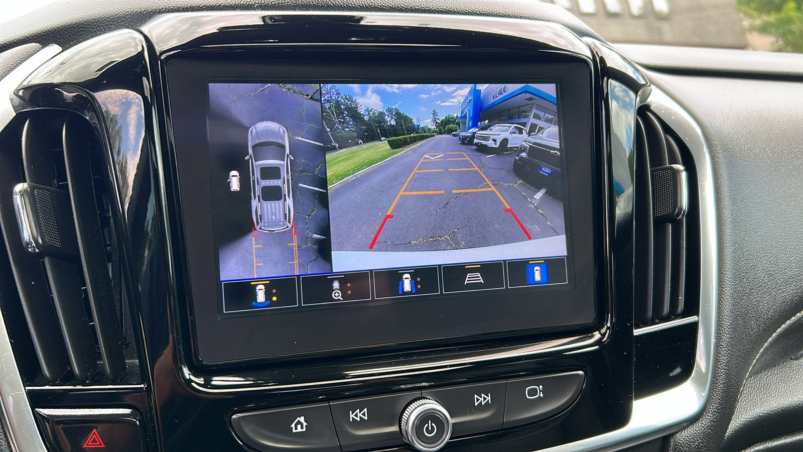 2023 Chevrolet Traverse LT Leather