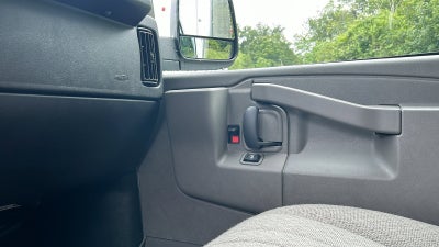 2025 Chevrolet Express Cutaway 3500 1WT