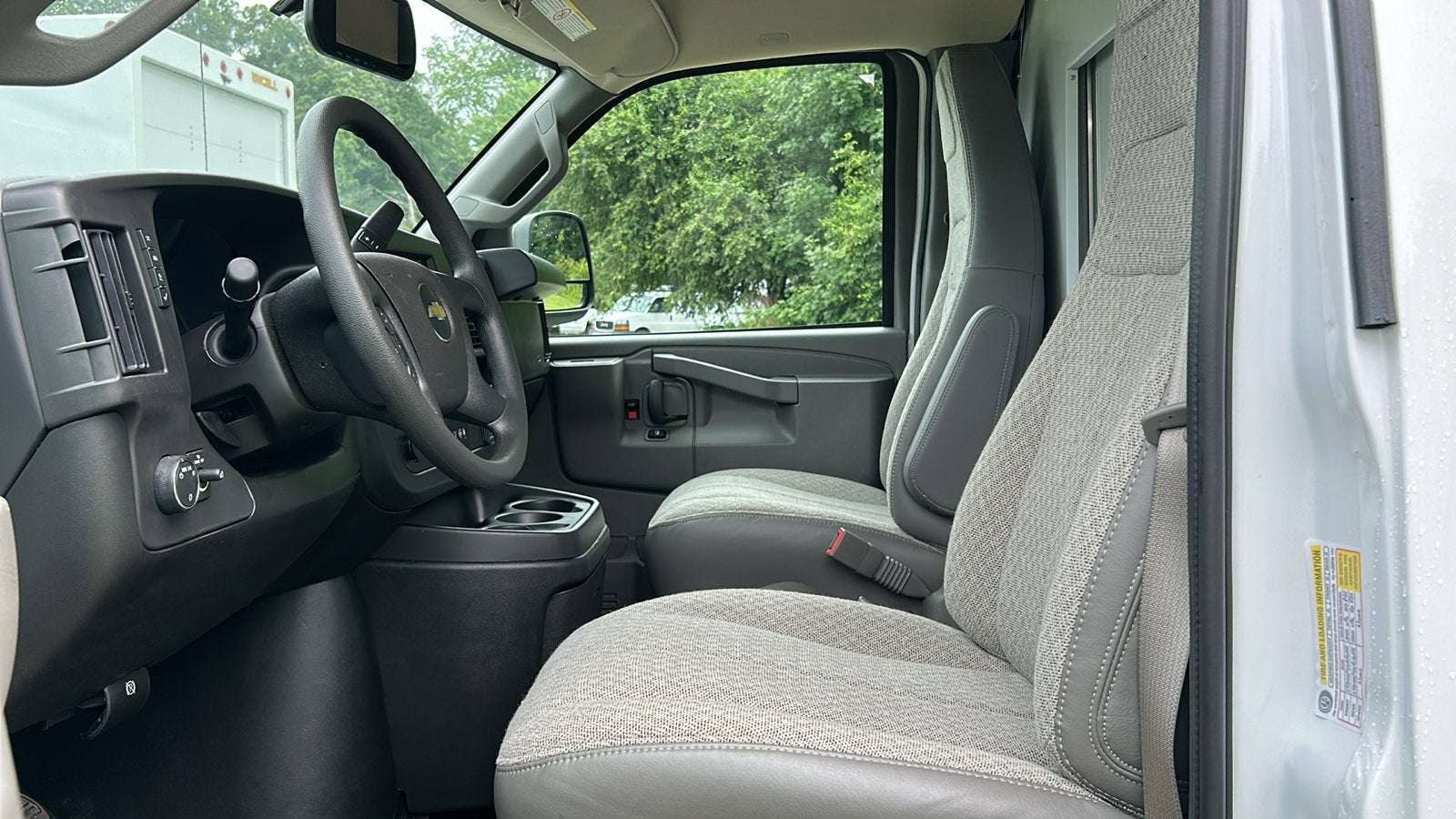 2025 Chevrolet Express Cutaway 3500 1WT