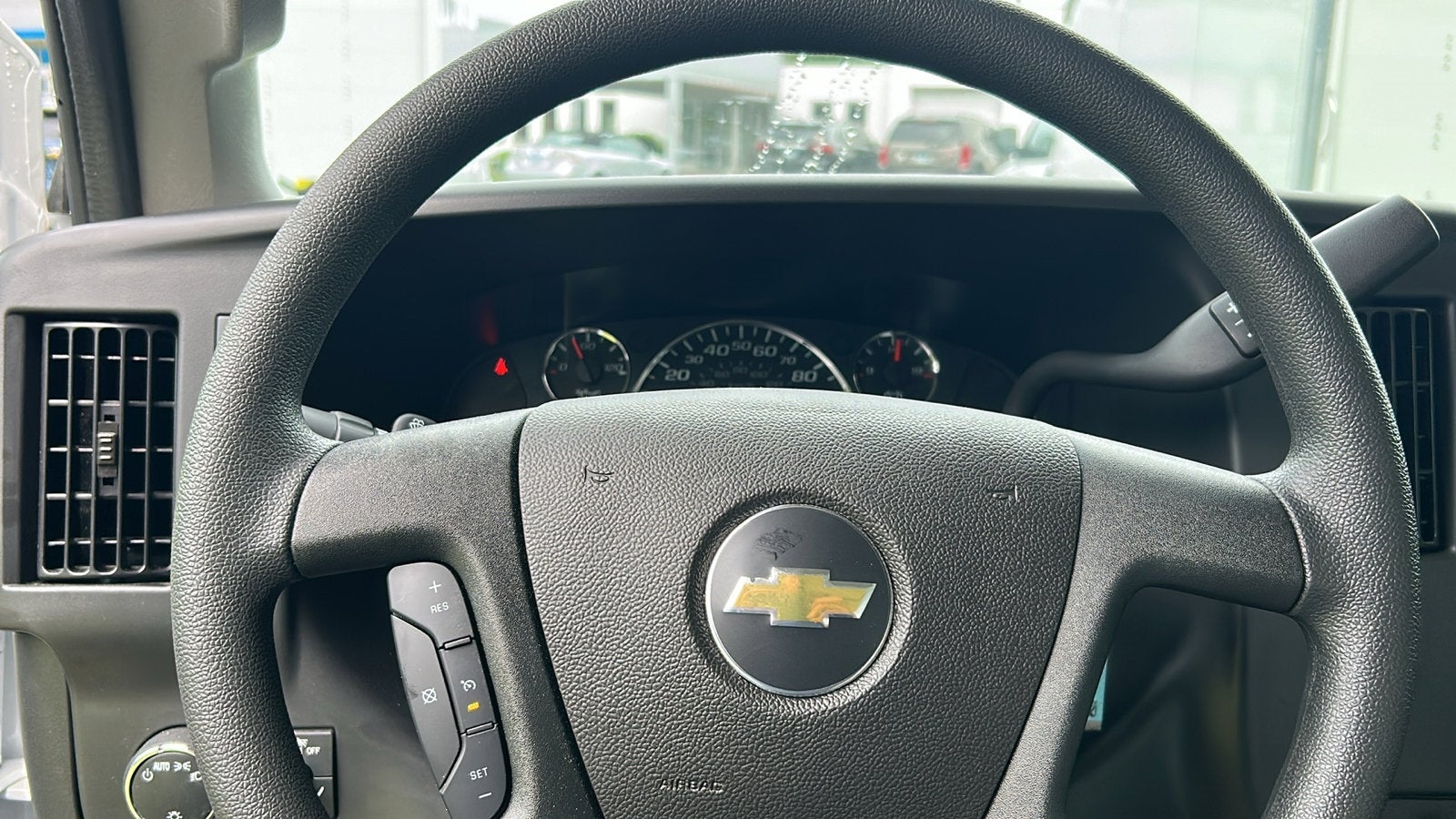 2025 Chevrolet Express Cutaway 3500 1WT